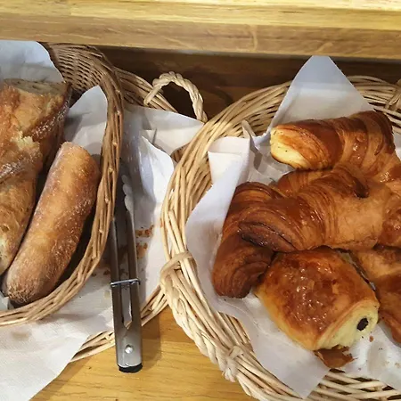 De La Boetie 4*