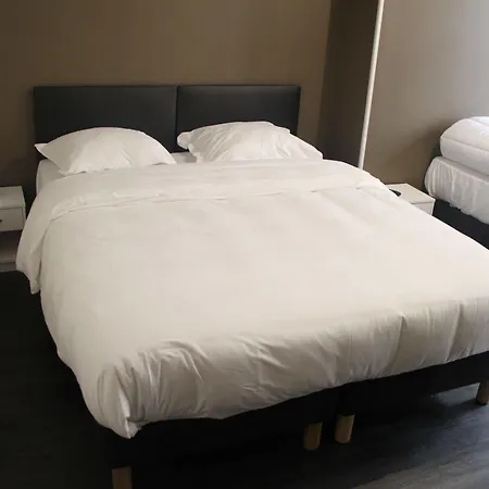 De La Boetie 4*