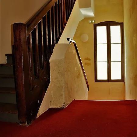 De La Boetie 4*